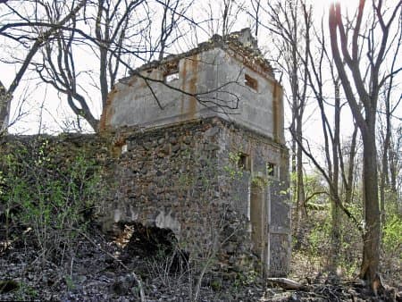 Bogatyrevichi. Monument to Jan and Cecilia, Minevichi estate