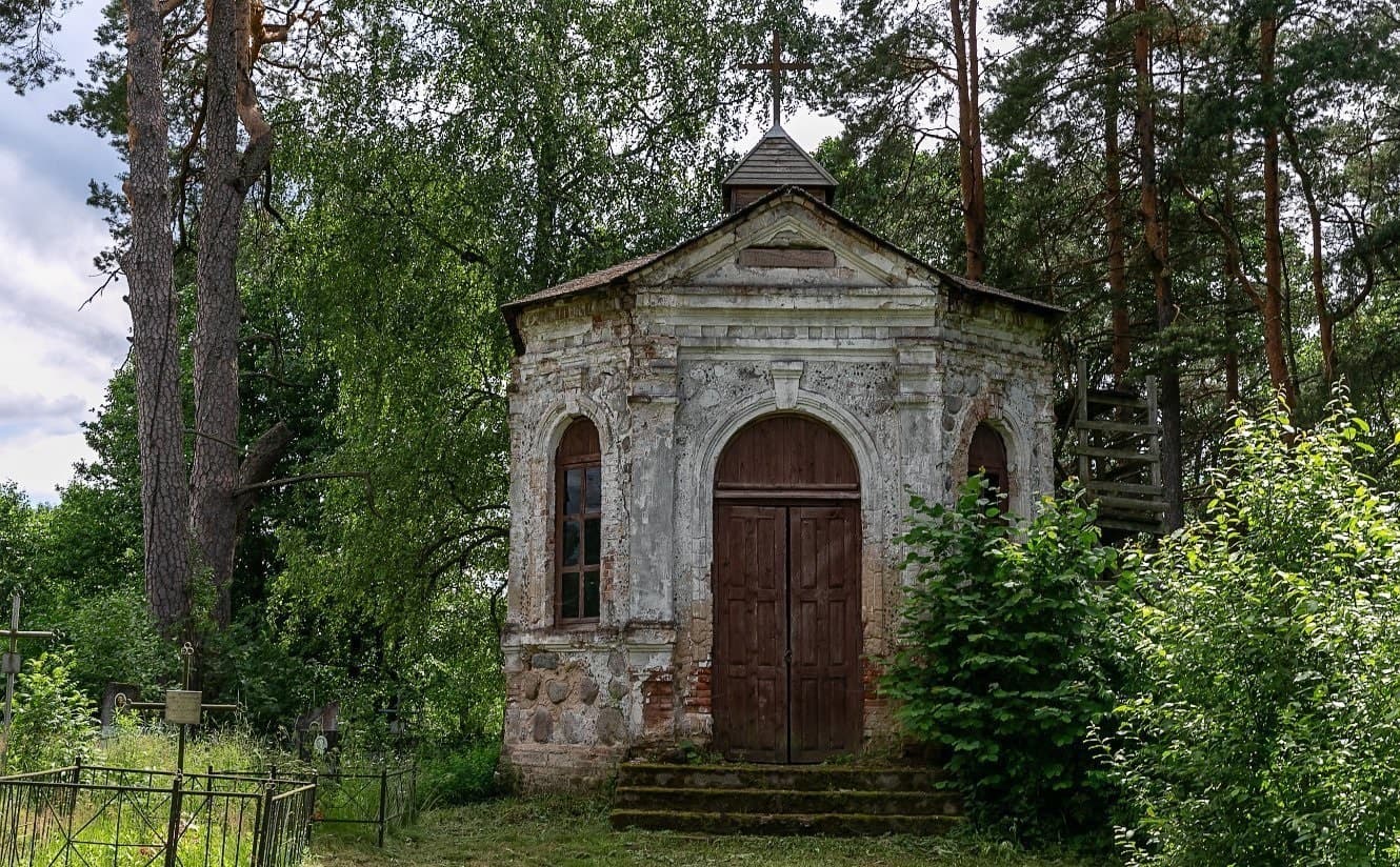 Zherdyazhye. The tomb chapel.