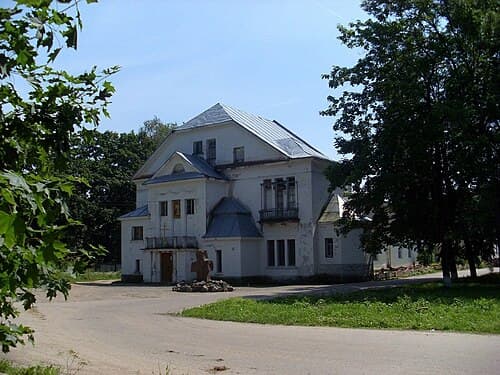 Mezhevo. Palace and park.