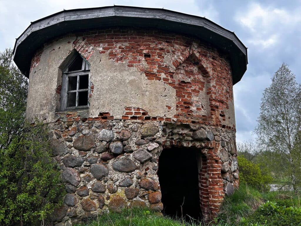 Novaya Ruditsa. The chapel-tomb of the Dybovsky family.