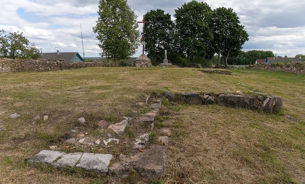 Oborok. The remains of the Church of St. Roch.