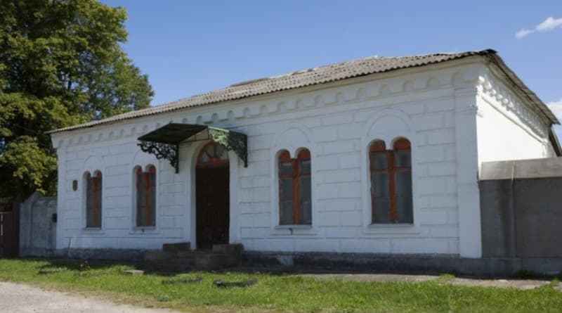 Фойна. Будынак былой паштовай станцыі.