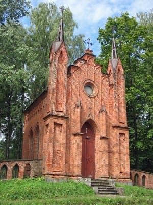 Akhremovtsy. The chapel is the tomb of the Plyaters.