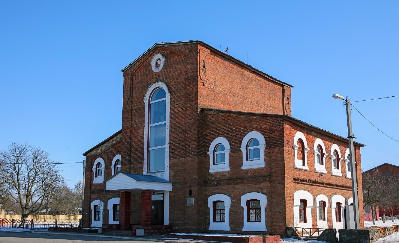 Alesino. The distillery building of the Vankovich estate.
