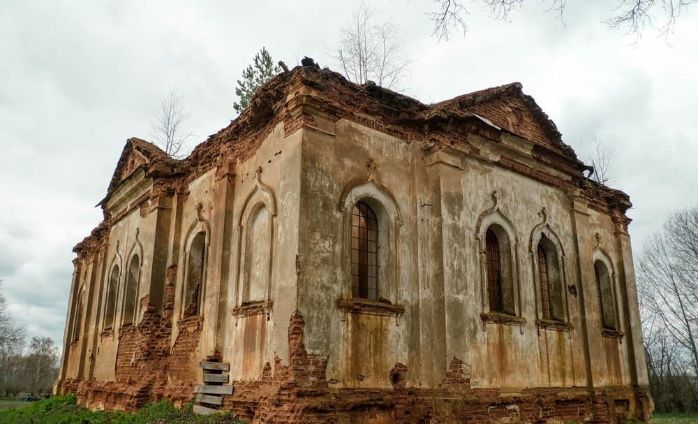 Чырвоная Дубрава. Руіны Царквы Святога Георгія.