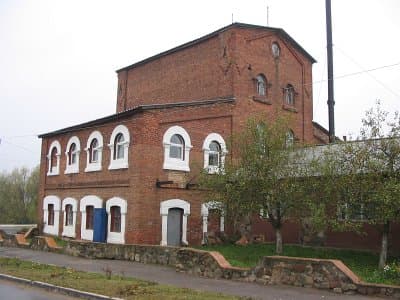Alesino. The distillery building of the Vankovich estate.