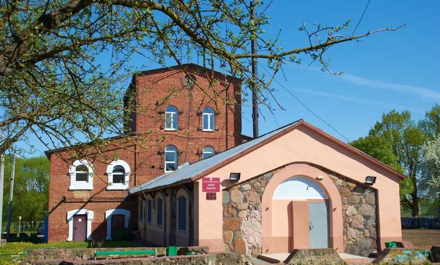 Alesino. The distillery building of the Vankovich estate.