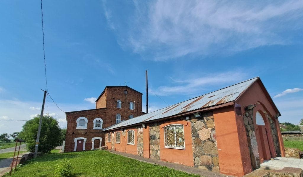Alesino. The distillery building of the Vankovich estate.