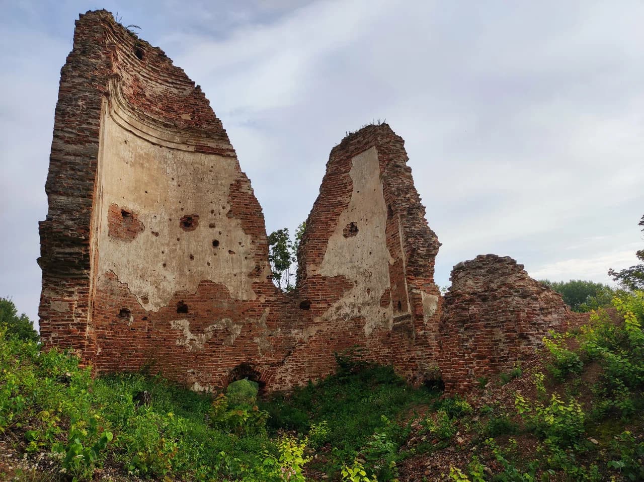 Gubino. Ruins of St. Anthony's Church.