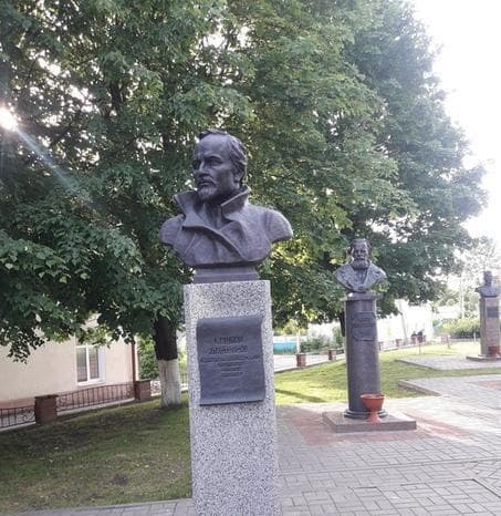 Глубокое. Аллея знаменитых земляков.