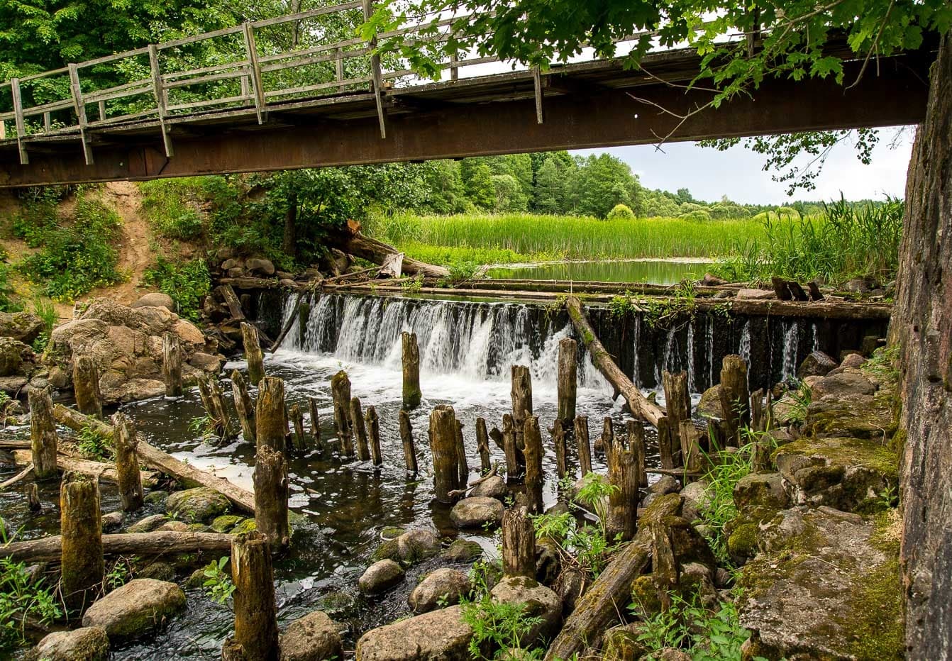 Mankovichi. Waterfall on the Myadelka river.