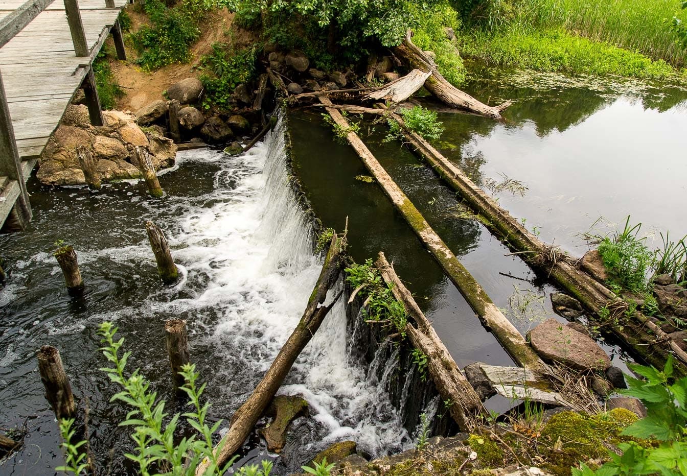 Mankovichi. Waterfall on the Myadelka river.