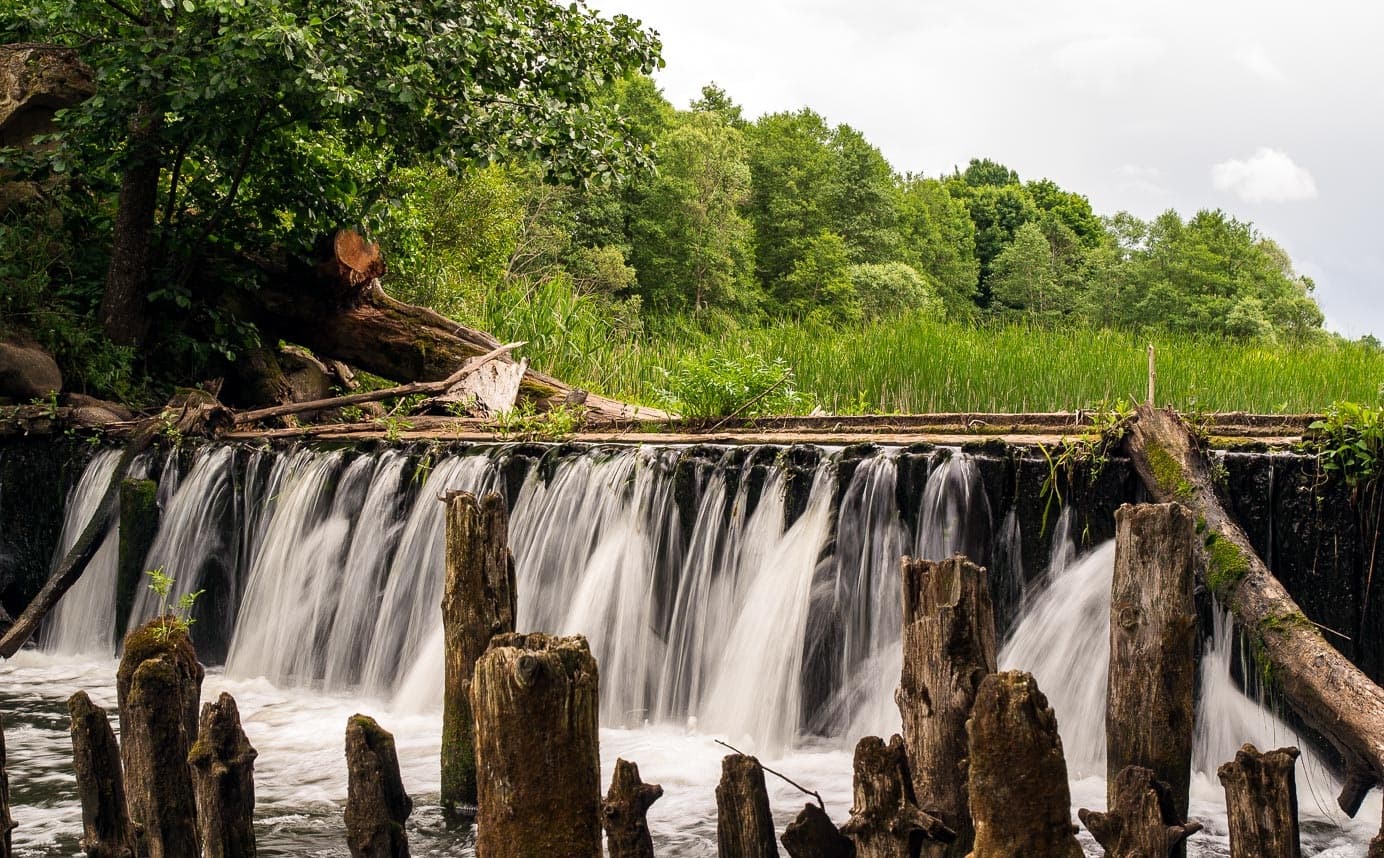 Mankovichi. Waterfall on the Myadelka river.