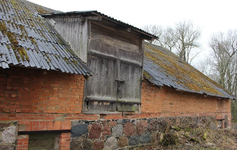 Khodtsy. Outbuildings of the von Rentel estate.