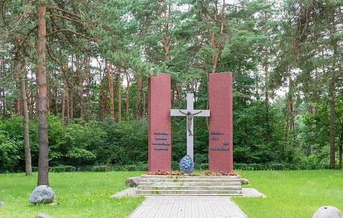 Глубокое. Мемориальный комплекс "Урочище Борок".