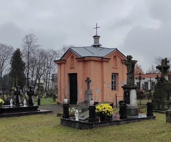 Brest. Catholic cemetery and tomb of the 19th century.