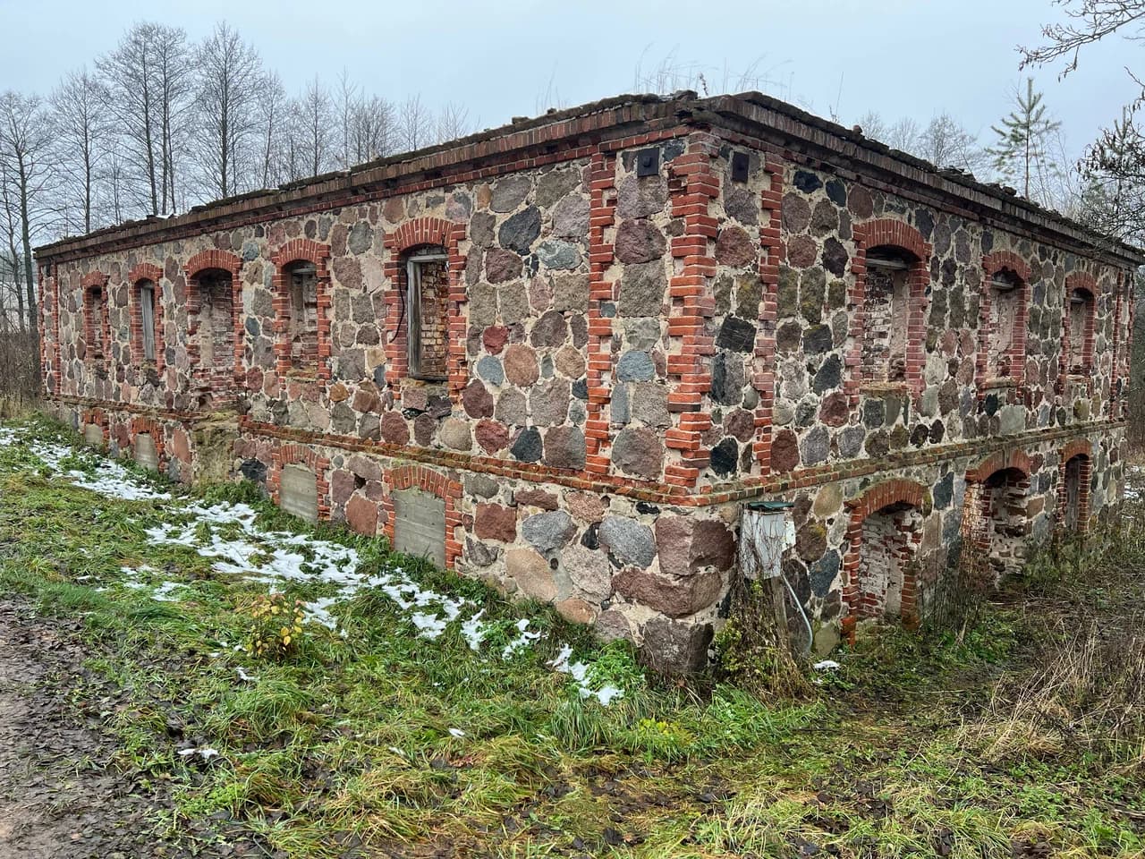 Rudnya Pilnyanskaya. Ruins of a watermill.