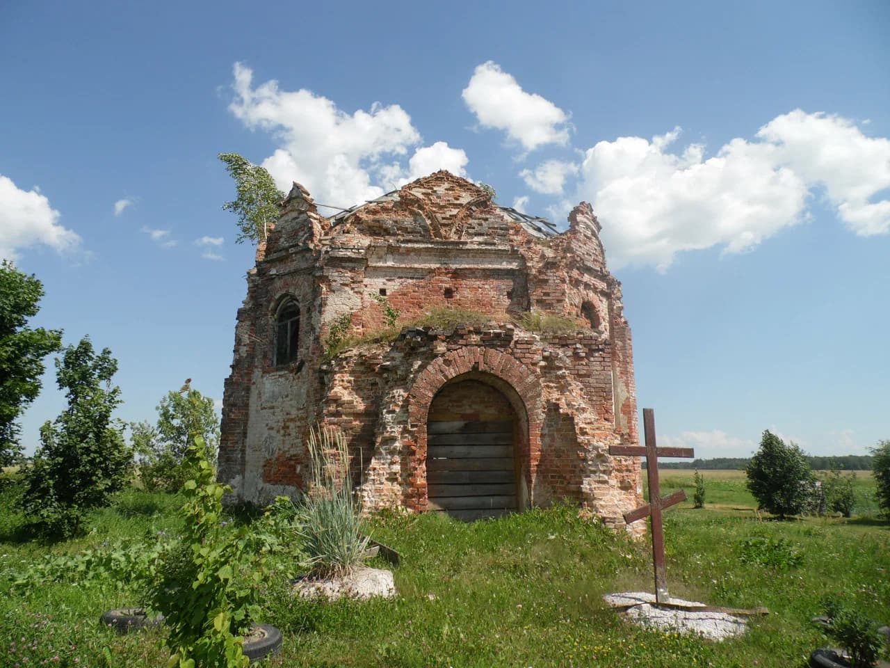Сідаравічы. Руіны царквы і паштовая станцыя XIX стагоддзя.