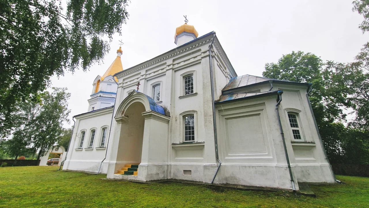 Ручица. Успенская церковь.