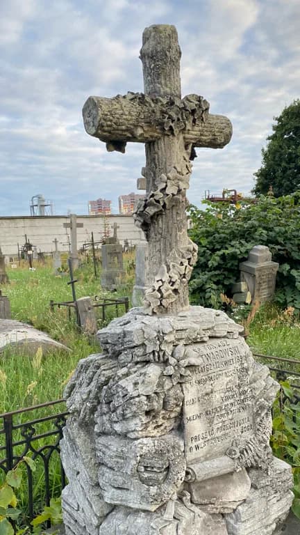 Brest. Catholic cemetery and tomb of the 19th century.