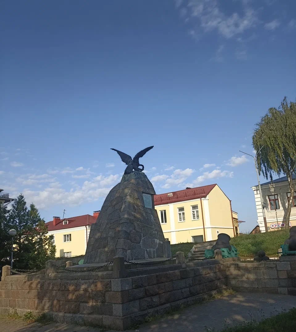 Кобрын. Помнік у гонар перамогі ў вайне 1812 года.