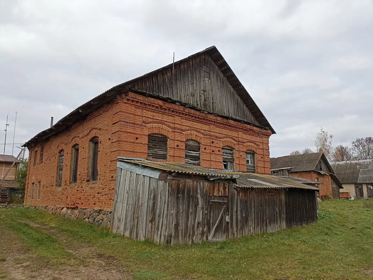 Dolginovo. Former synagogue building and the Jewish cemetery
