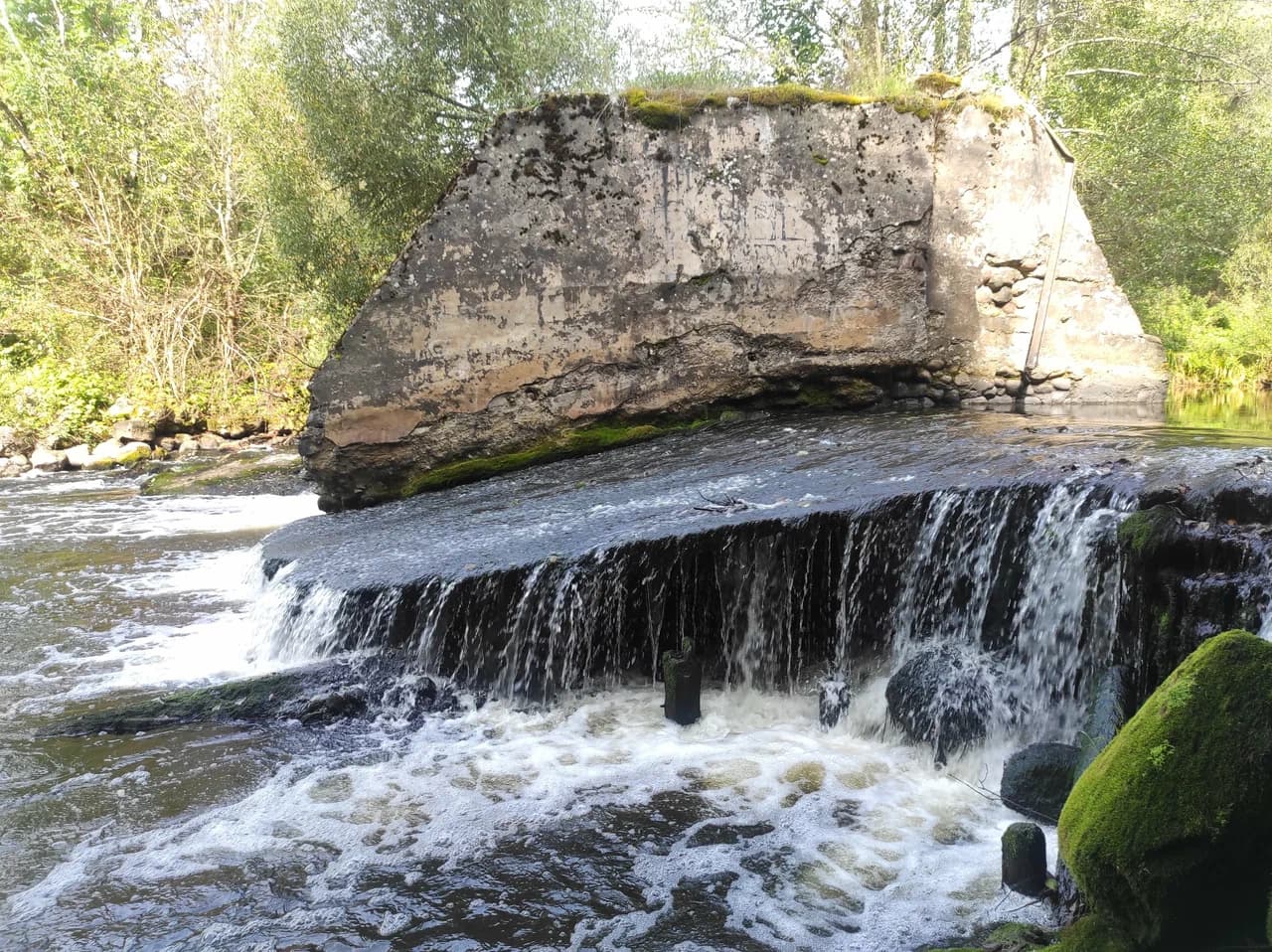 Waterfall on the Stracha River.