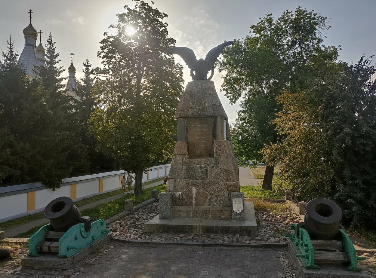 Кобрын. Помнік у гонар перамогі ў вайне 1812 года.