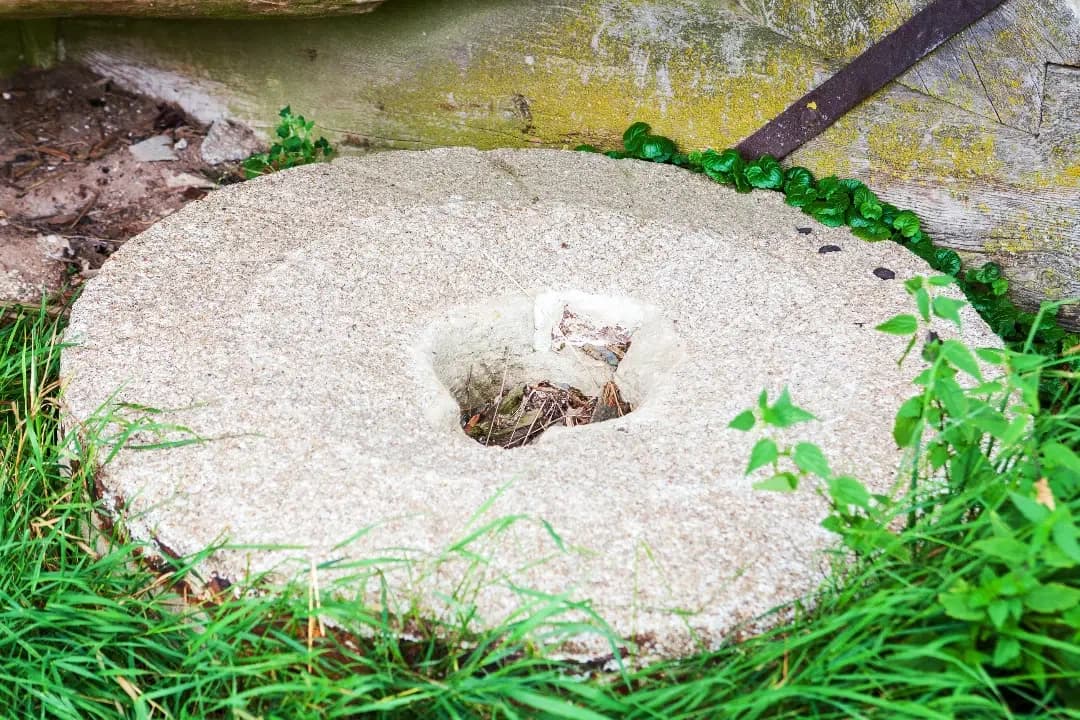 Urved. Ruins of a windmill.