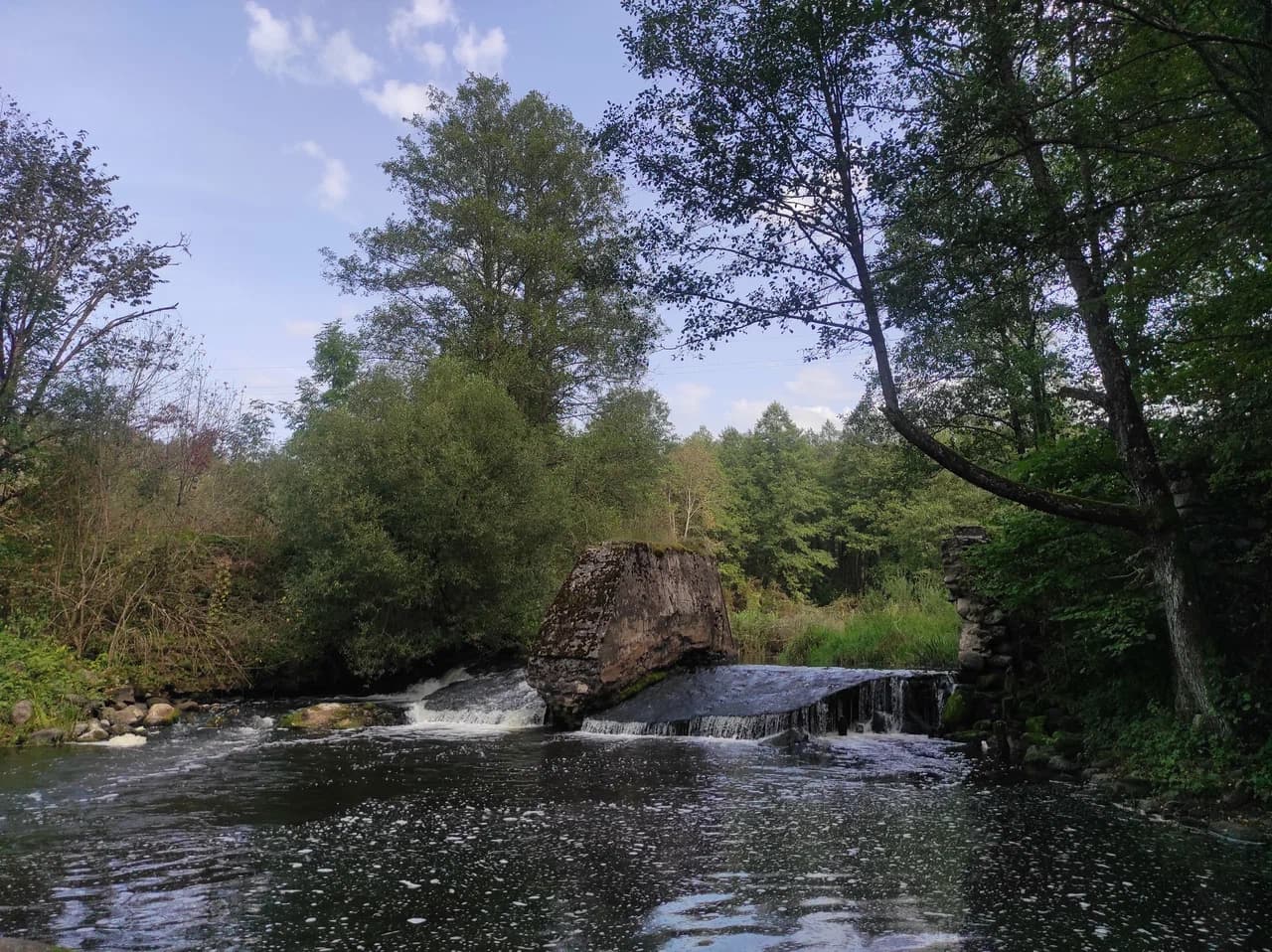 Waterfall on the Stracha River.