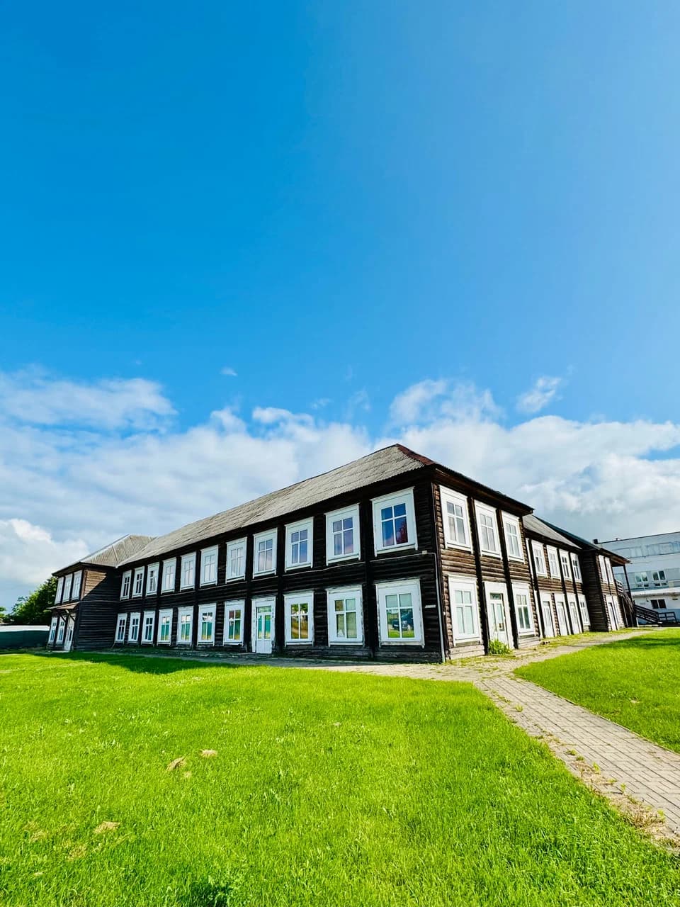 Узда. Бывшая деревянная школа.