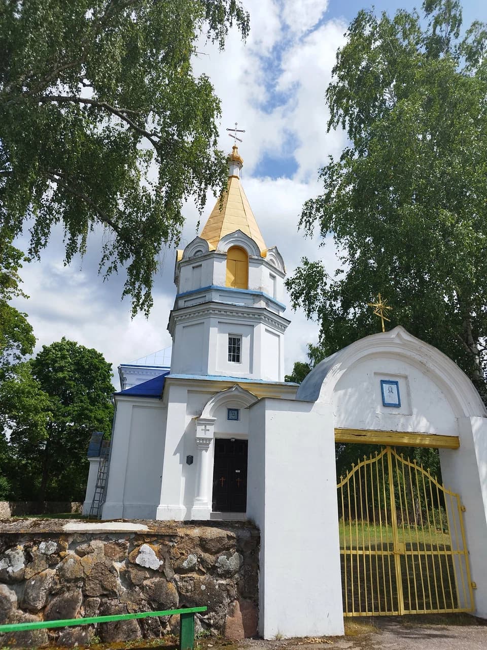 Ручица. Успенская церковь.