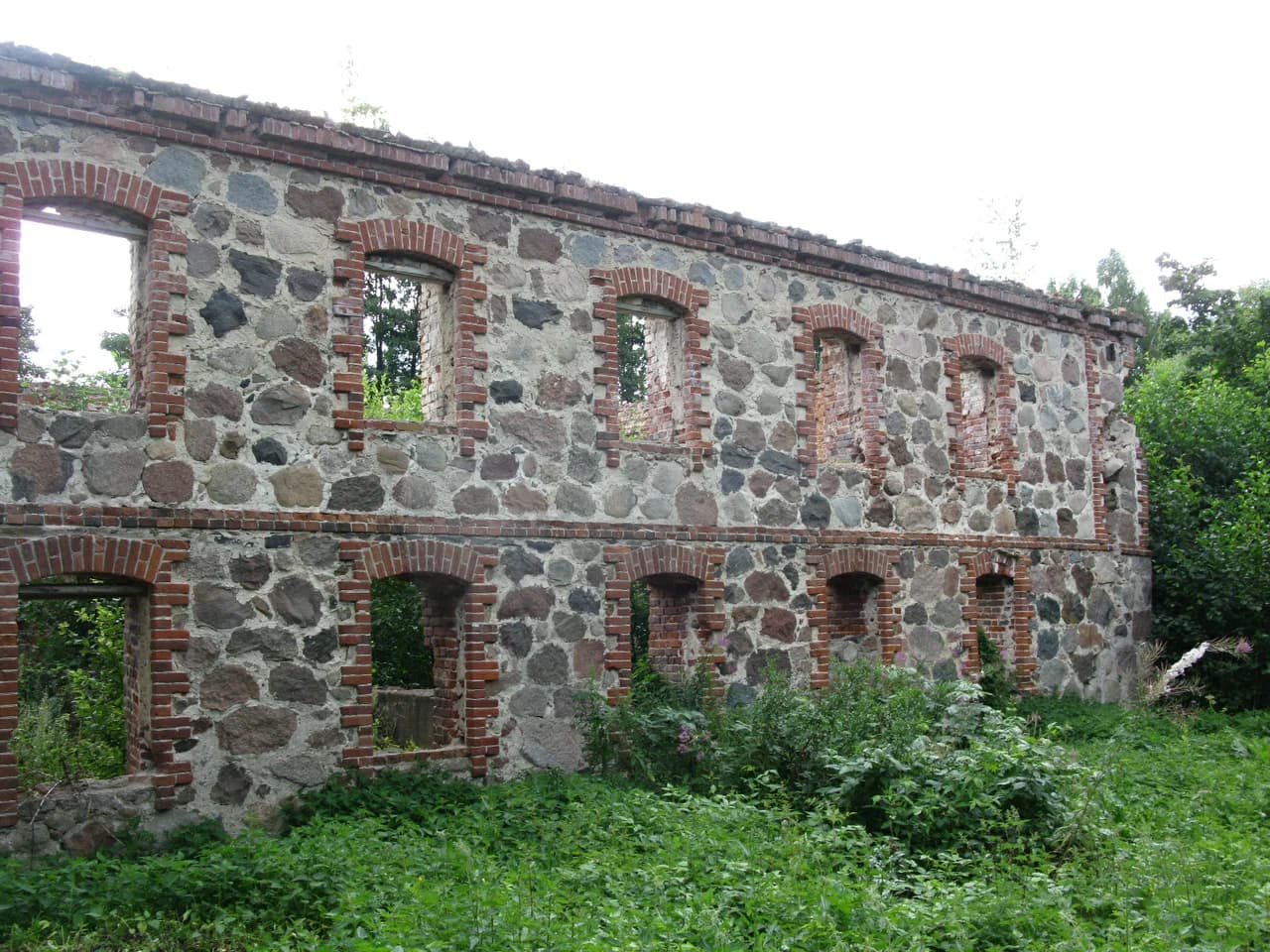 Rudnya Pilnyanskaya. Ruins of a watermill.