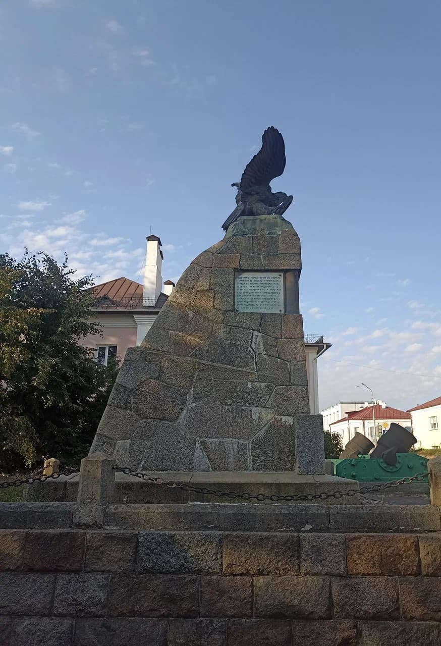 Кобрын. Помнік у гонар перамогі ў вайне 1812 года.