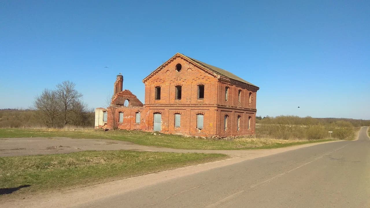 Іванск. Руіны сядзібы Валадковічаў.