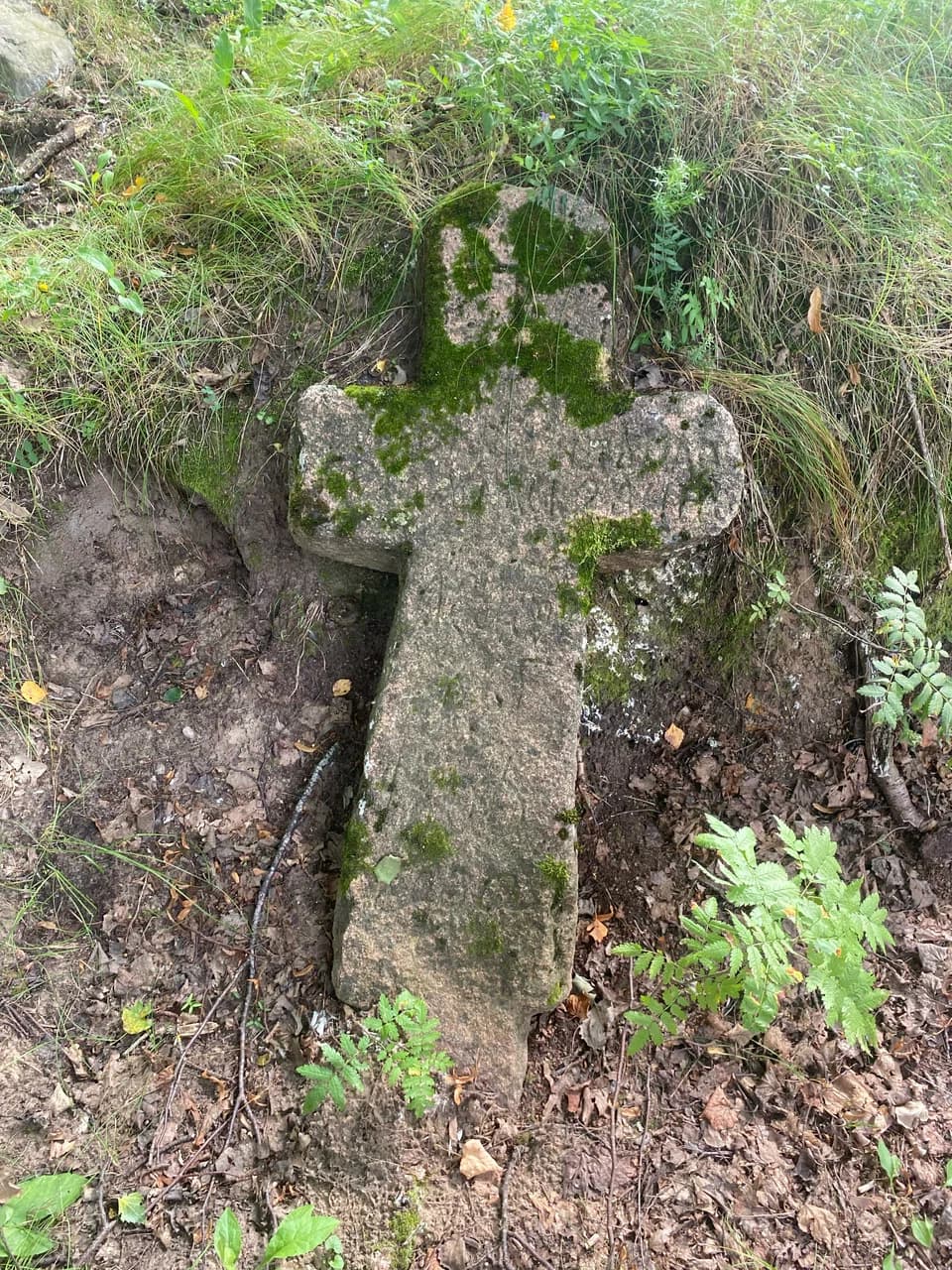 Mostoviki. Ruins of the Holy Trinity Church.