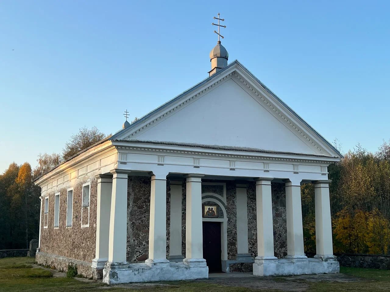 Gornostaevichi. The Church of the Holy Apostles Peter and Paul.