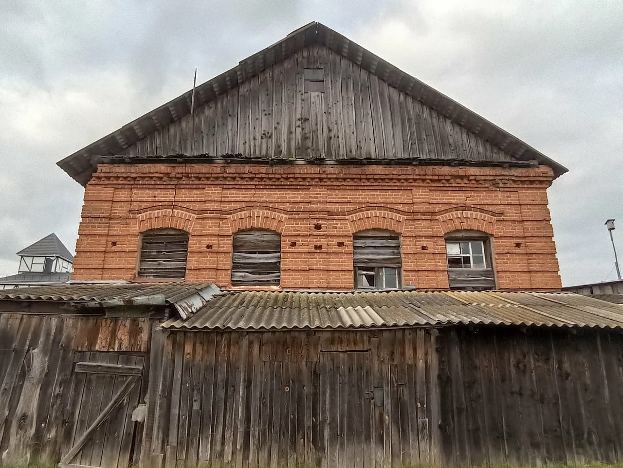 Dolginovo. Former synagogue building and the Jewish cemetery
