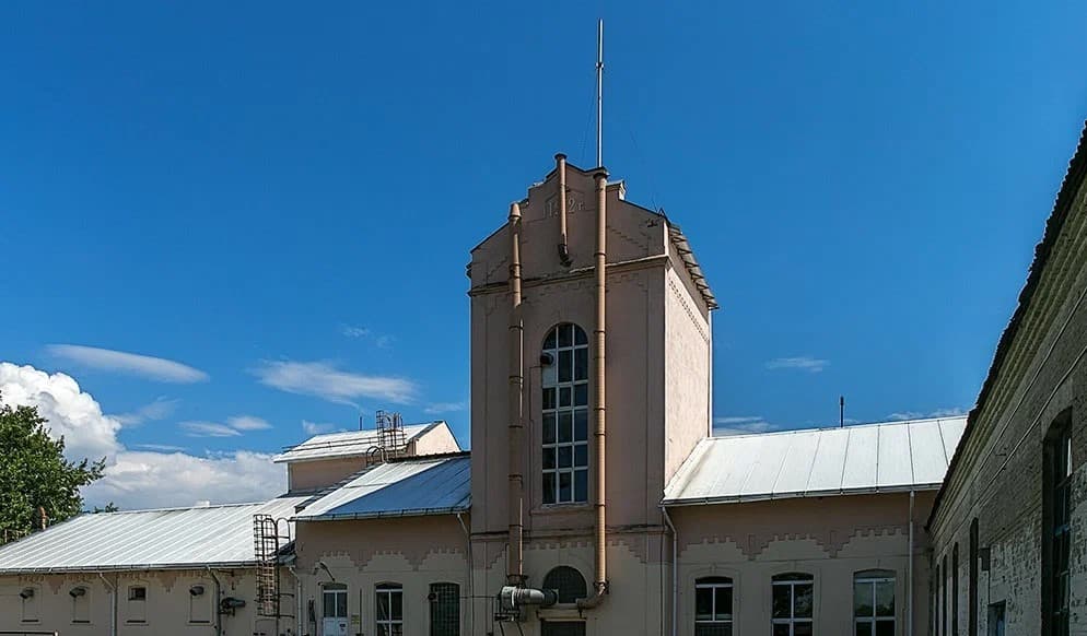 Strelichevo. The building of the former brewery.