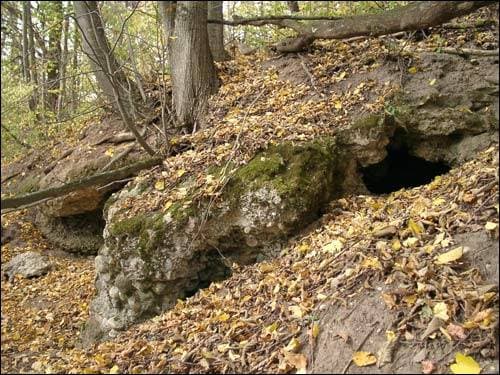 Sakhnovichi. Karst cave.