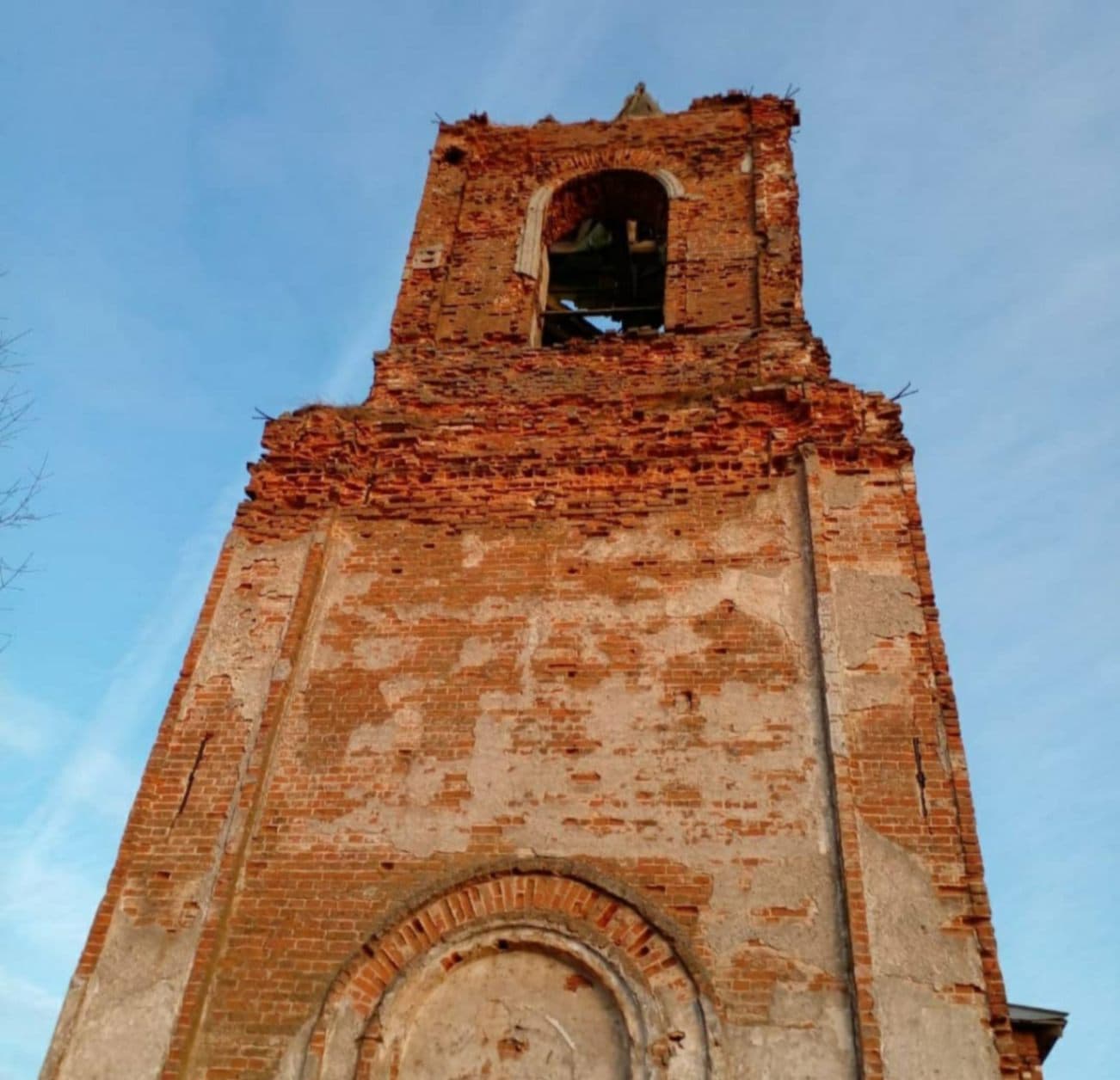 Smolyany. Church of St. Alyaksei (ruins).