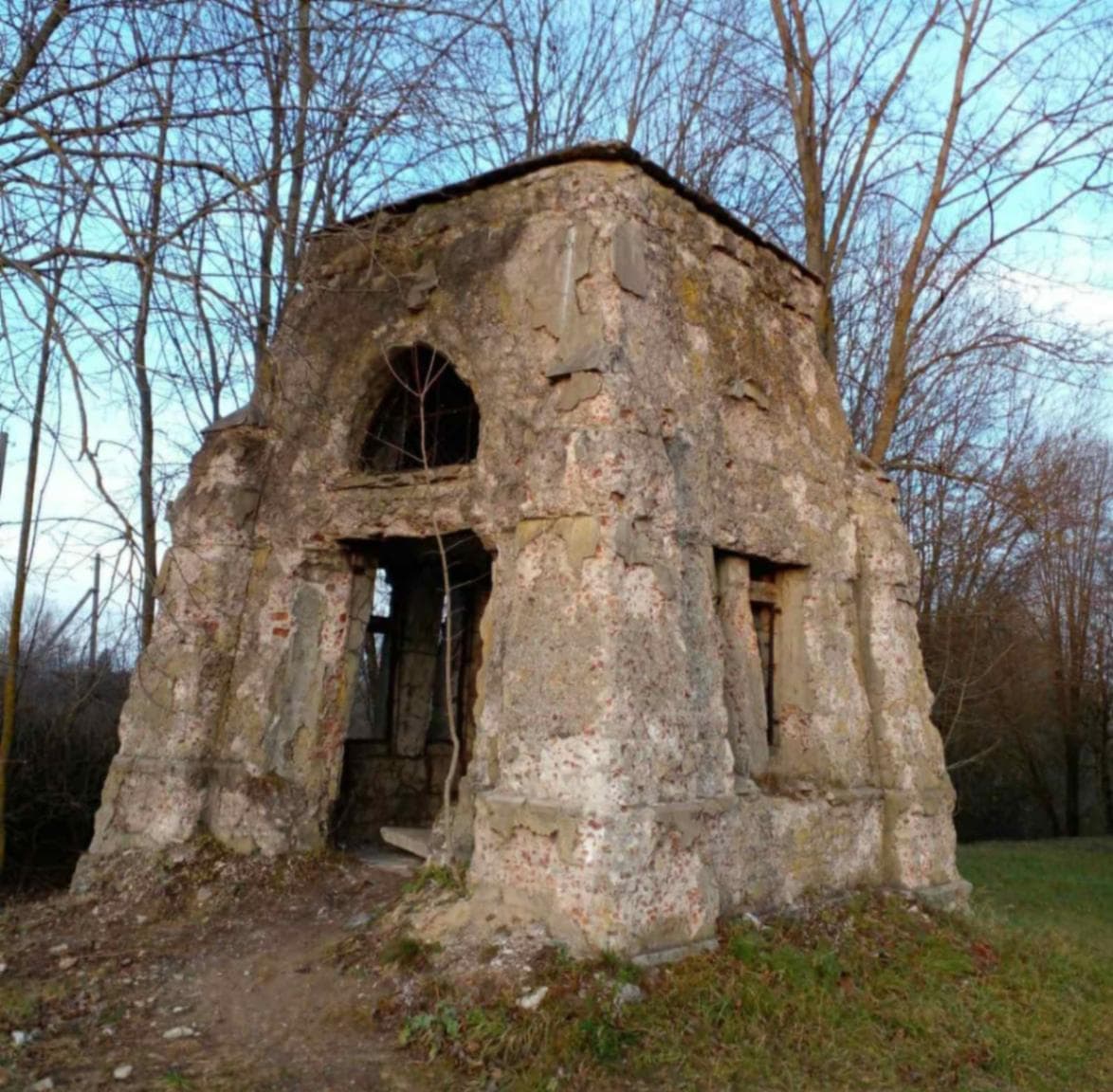 Smolyany. Church of St. Alyaksei (ruins).