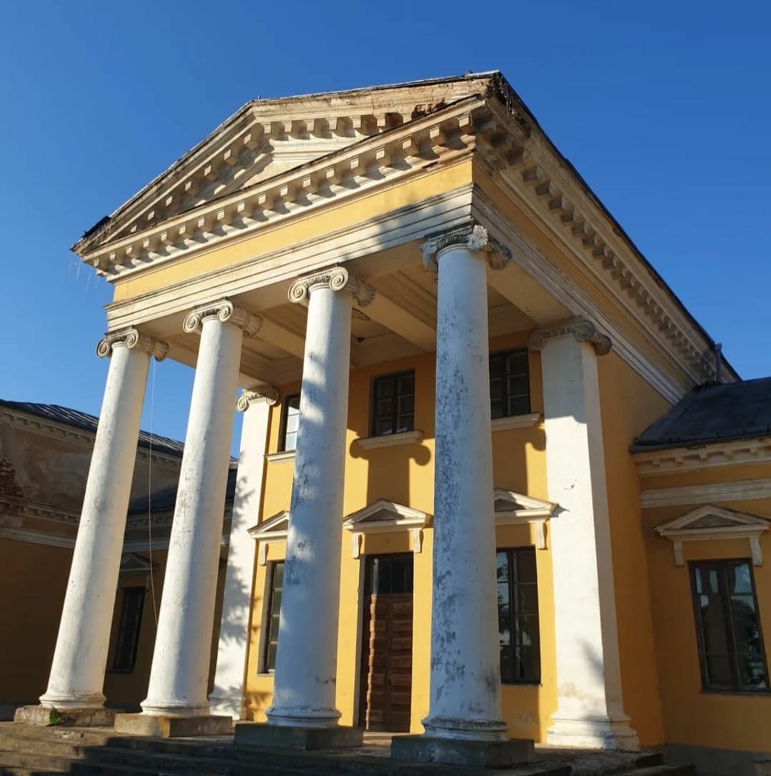 Snov. Palace of the 19th century.