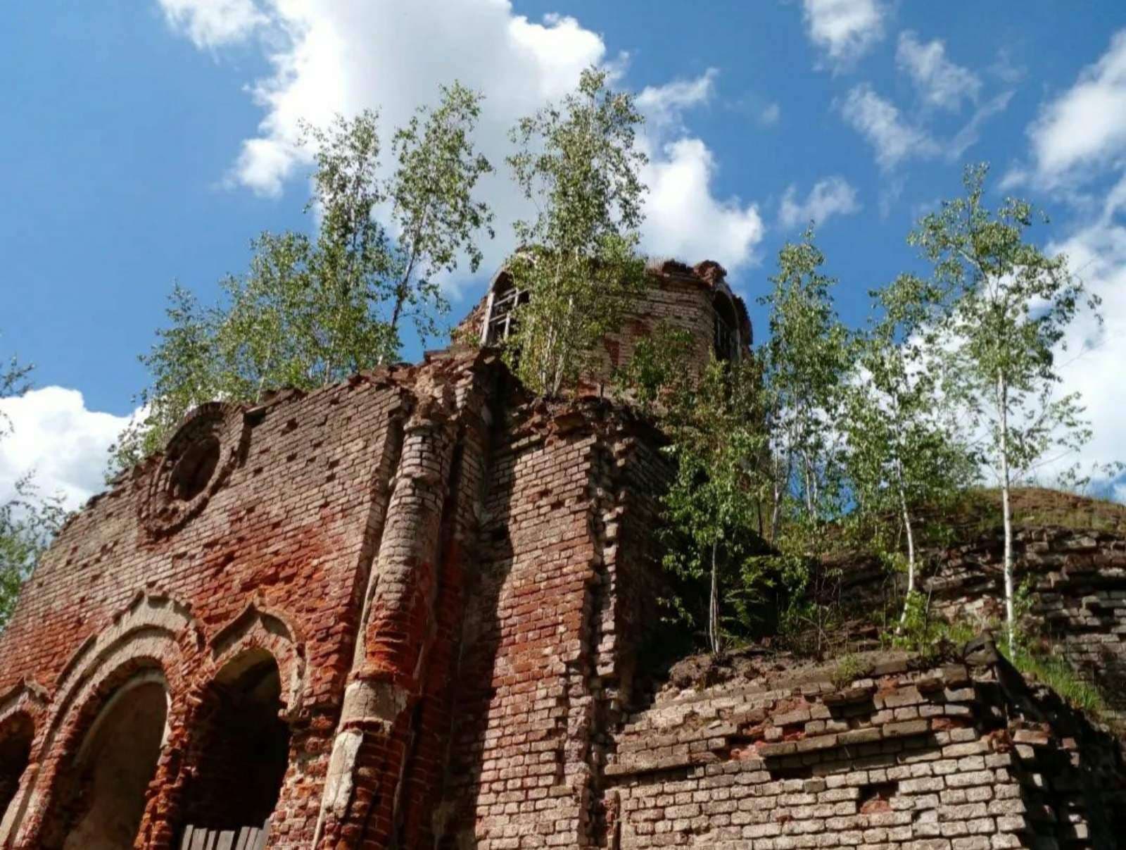 Межево. Покровская церковь (руины).