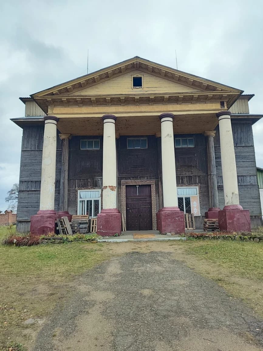 Uzda. Historical building of the Church of the Exaltation of the Cross.