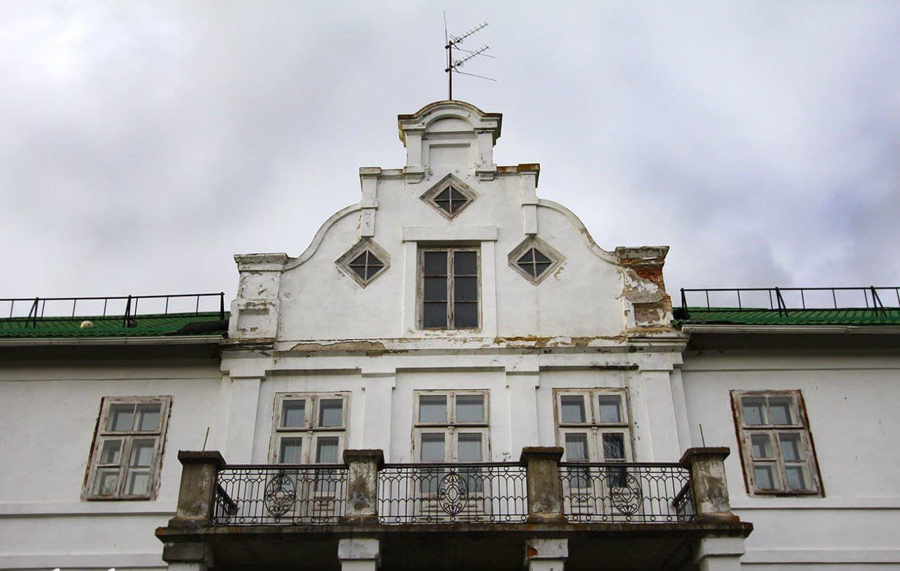 Перковичи. Усадьба Вислоухов. Церковь Пресвятой Богородицы.