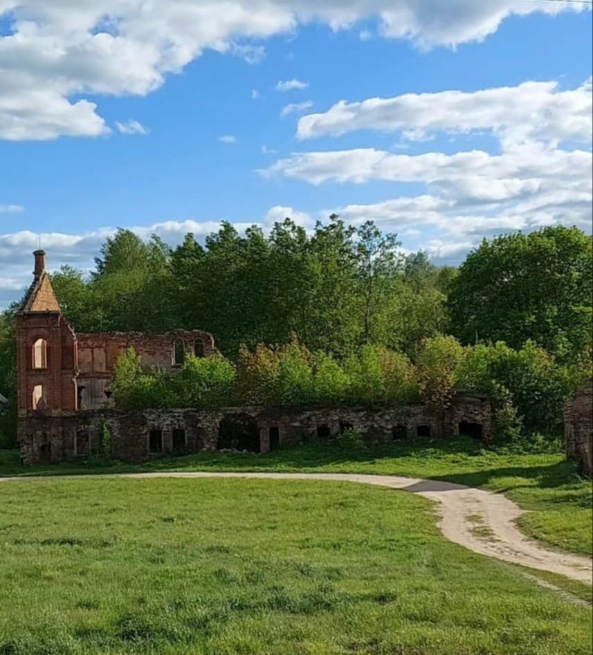 Shemetovo. Ruins of the Skirmunts' estate.