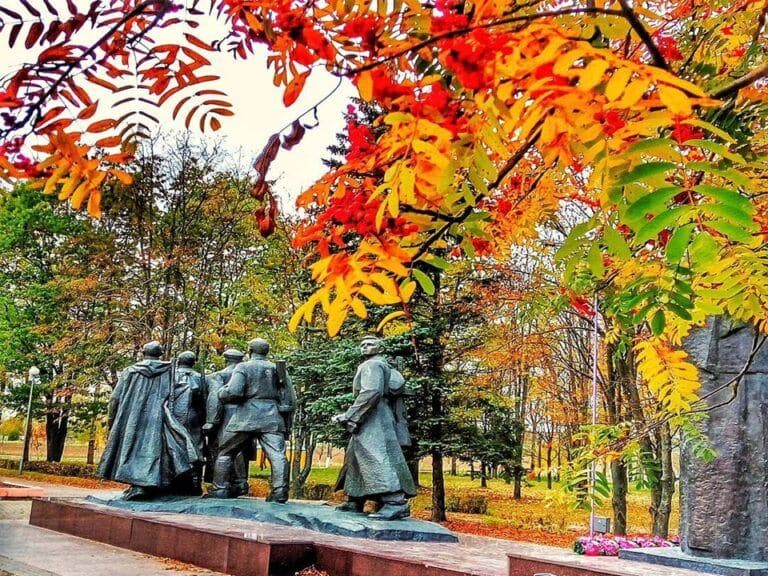 Zhodino. Monument in honor of the Soviet patriotic mother.