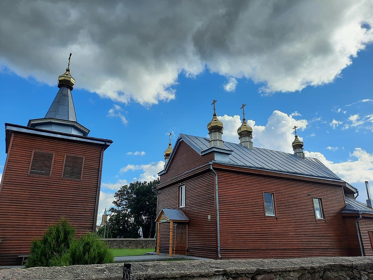 Трабы. Церковь святых Петра и Павла.