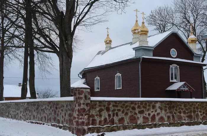 Трабы. Церковь святых Петра и Павла.